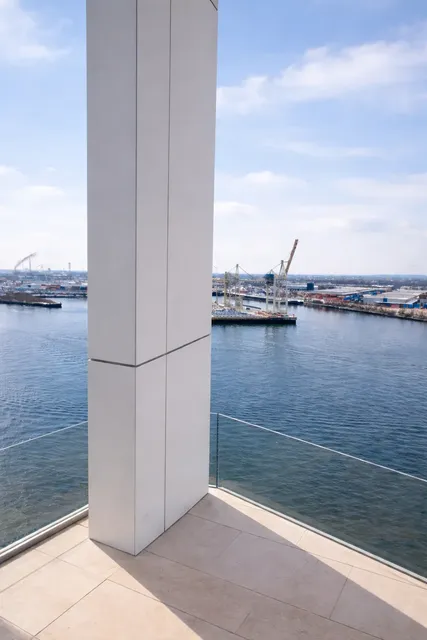 Dachterrasse der Penthouse-Wohnung nach der Reinigung